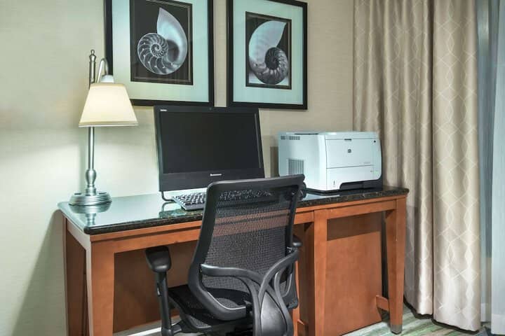 Business Center 32 of 37